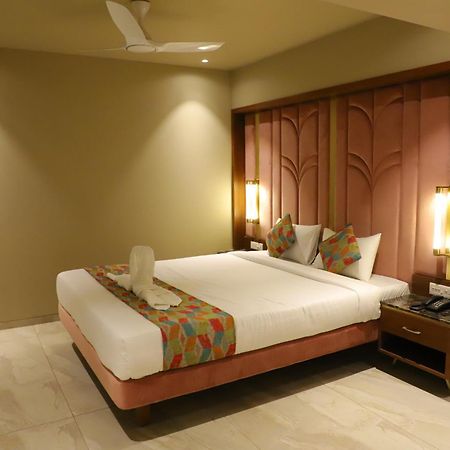 Le Vivanta Virār Exterior photo