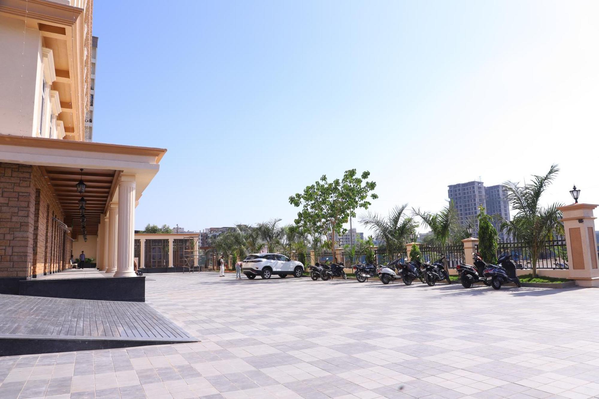 Le Vivanta Virār Exterior photo