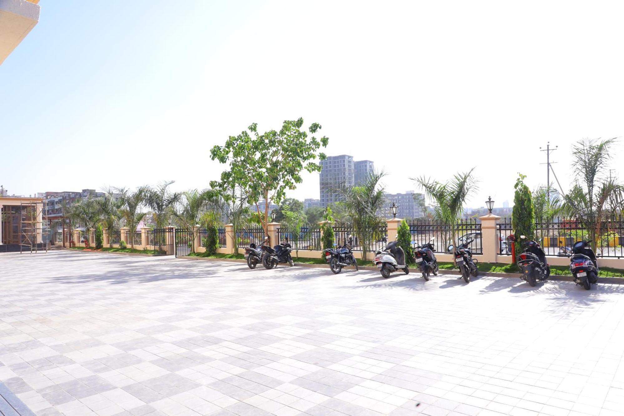 Le Vivanta Virār Exterior photo