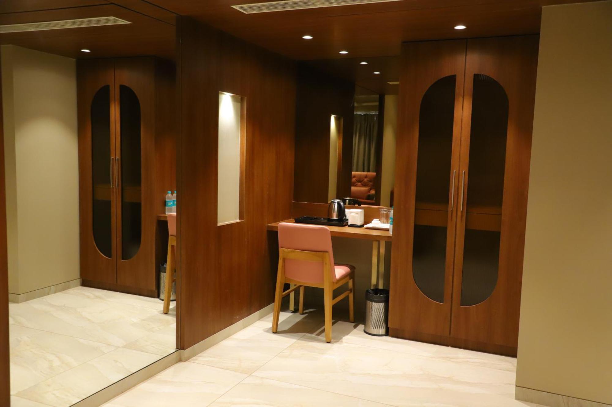 Le Vivanta Virār Exterior photo